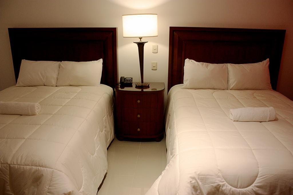 Mc Hotel Ica Bagian luar foto